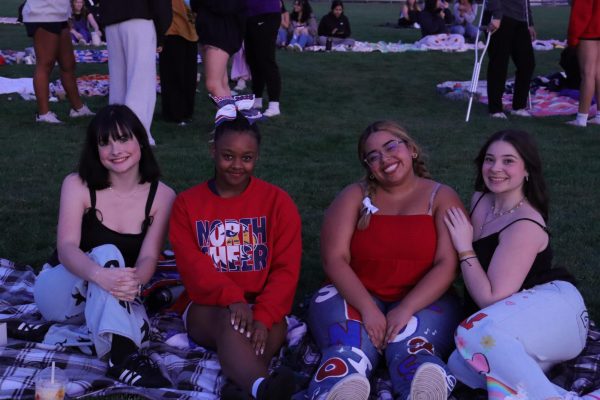 Jocelyn Hunt (12), Amirah Allen (12), Alicia Gonzalez (12), Ainslee Magee (12) posing at Senior Sunrise on Aug 23. 